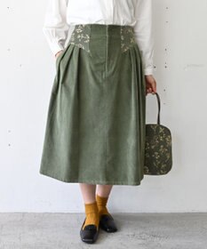 muuc 〈遠州織物の工場で織られた上質なコットンコーデュロイ生地〉花刺繍スカート（セットアップ可能）