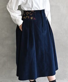 muuc 〈遠州織物の工場で織られた上質なコットンコーデュロイ生地〉花刺繍スカート（セットアップ可能）