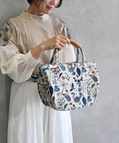 AND WOOL 筆記帳刺繍の半円バッグ