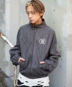 WEGO 【ユニセックス着用ITEM/MLサイズ展開】フェイクスウェードロゴスウィングトップ