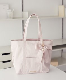 Maison de FLEUR リボンチャーム付きマルチポケットトートバッグ