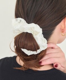 Phoebe <オンワード限定セット>ガーリッシュレースシュシュ×バックモチーフイヤリング