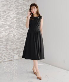 Tiaclasse L 【2TYPEスリーブ/半袖・ノースリーブ・洗える】タックフレアワンピース