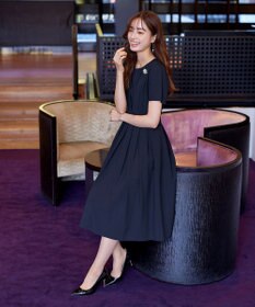 Tiaclasse L 【2TYPEスリーブ/半袖・ノースリーブ・洗える】タックフレアワンピース