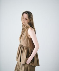 uncrave クールタッチカラータイプライター ペプラムブラウス