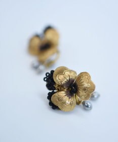 monshiro 【パール】ビオラ ピアス（ブラック）