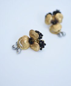 monshiro 【パール】ビオラ ピアス（ブラック）