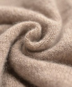 AND WOOL 〈上質な素材と手仕事から生まれた優しいニット〉カシミヤ100%のスヌード