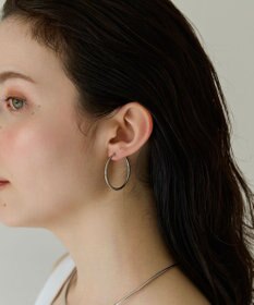 Phoebe 〈金属アレルギー対応〉スキニーラインフープピアス　シルバー　ステンレス