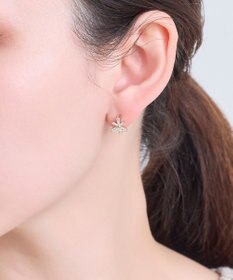 Phoebe ワンタッチスノーフラークフープピアス