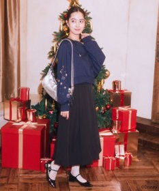 earth music&ecology 【予約】Disney/キラキラモチーフ刺繍オフショルスウェット