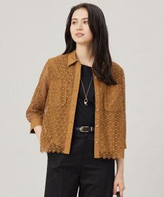 自由区 【ドラマ「明日はもっと いい日になる」着用】【洗える】ジオメトリックフラワーレースクロップド丈シャツ ブラウス モカ