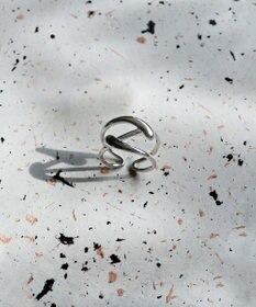 blancotokyo 【金属アレルギー対応/サイズフリー】ニュアンスクロスリング NIEBLA