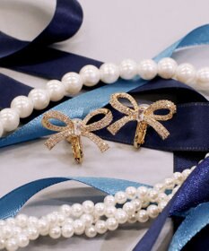 Tiaclasse クリスタルリボンイヤリング