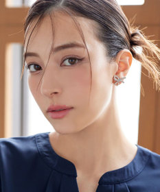 Tiaclasse クリスタルリボンイヤリング