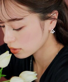 Tiaclasse 【金属アレルギー対応】トライアングルパールピアス