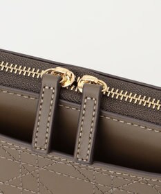 LA BAGAGERIE 【レザー×ステッチ】スクエアマルチポシェット