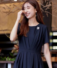 Tiaclasse L 【2TYPEスリーブ/半袖・ノースリーブ・洗える】タックフレアワンピース