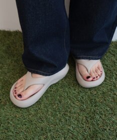 AMERICAN HOLIC 【RUSSELL】スポーツトングサンダル