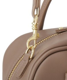 Maison de FLEUR チャーム付きスクエアボストンバッグ