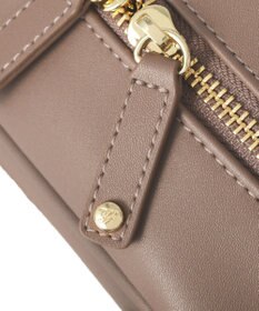 Maison de FLEUR チャーム付きスクエアボストンバッグ