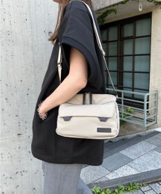 Y'SACCS ダブルタブ　トラベルポシェット