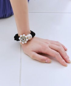 Tiaclasse パールフラワーシュシュ