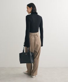 Green Parks ・ｓｗｉｎｇ　ｂｙ　袖パールボタンハイネックニット