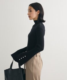 Green Parks ・ｓｗｉｎｇ　ｂｙ　袖パールボタンハイネックニット