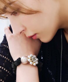 Tiaclasse パールフラワーシュシュ