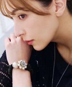 Tiaclasse パールフラワーシュシュ