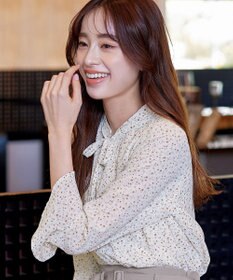 Tiaclasse 【新色追加・洗える】フレアスリーブ花柄リボンブラウス