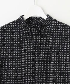 J.PRESS LADIES 【洗える】ポリエステルスエード変形ドットプリント ブラウス