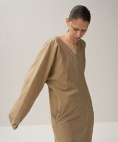 ATON CATCH WASHER COTTON | Vネックドレス