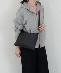 russet エンボスモノグラム ソフトレザーショルダーバッグ(CE-1547)