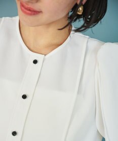 #Newans 【洗濯機可能/シワになりにくい】〈肩幅・二の腕が華奢見えする〉パフスリーブバイカラーブラウス