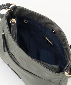 LA BAGAGERIE ポリエステルキャンバス　タックポシェット