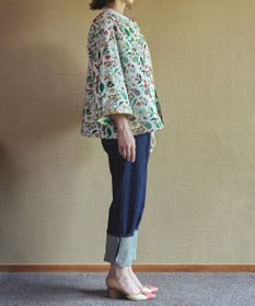 muuc 筆記帳刺繍ショートコート〈国産・muucオリジナル総柄刺繍〉〈上質な綿混ダンガリー〉〈中に着込めるゆとり袖・Aライン〉〈3シーズン春秋冬〉