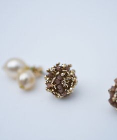 monshiro 【バロックパール/2WAY】スカビオサツボミ ピアス