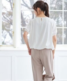 Tiaclasse ネックレス風チャーム付き裾バルーンブラウス