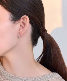 Phoebe ロマンティックビジューバタフライフープピアス　シルバー