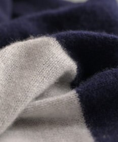 AND WOOL 〈上質な素材と手仕事から生まれたニット〉ホワイトカシミヤ100％のスヌード　（ツートンカラー）