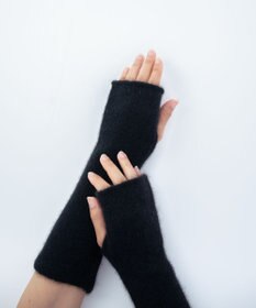 AND WOOL 〈上質な素材と手仕事から生まれた優しいニット〉カシミヤ100%アームウォーマー