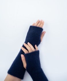 AND WOOL 〈上質な素材と手仕事から生まれた優しいニット〉カシミヤ100%アームウォーマー