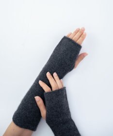 AND WOOL 〈上質な素材と手仕事から生まれた優しいニット〉カシミヤ100%アームウォーマー
