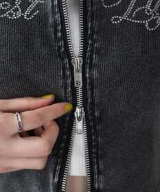 WEGO ラインストーンロゴWZIPトップス