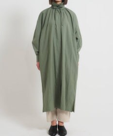 muuc 〈多彩な着方が叶う〉〈衿立て＆衿折り〉〈遠州織物の工場で織られた上質なコットン生地〉リボン紐付き多様衿 シャツワンピース