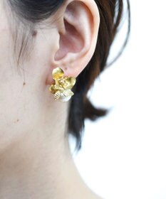 monshiro 【スワロフスキー/コットンパール】シュウカイドウニハチプチ ピアス