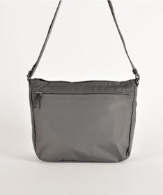 Y'SACCS ナイロンタフタショルダーバッグ　ミディアム