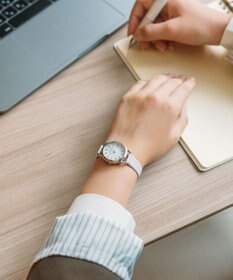 CITIZEN 【電池交換不要のソーラーテックウオッチ】メイクアップをテーマにした軽やかでカジュアルな替えバンド付きモデル